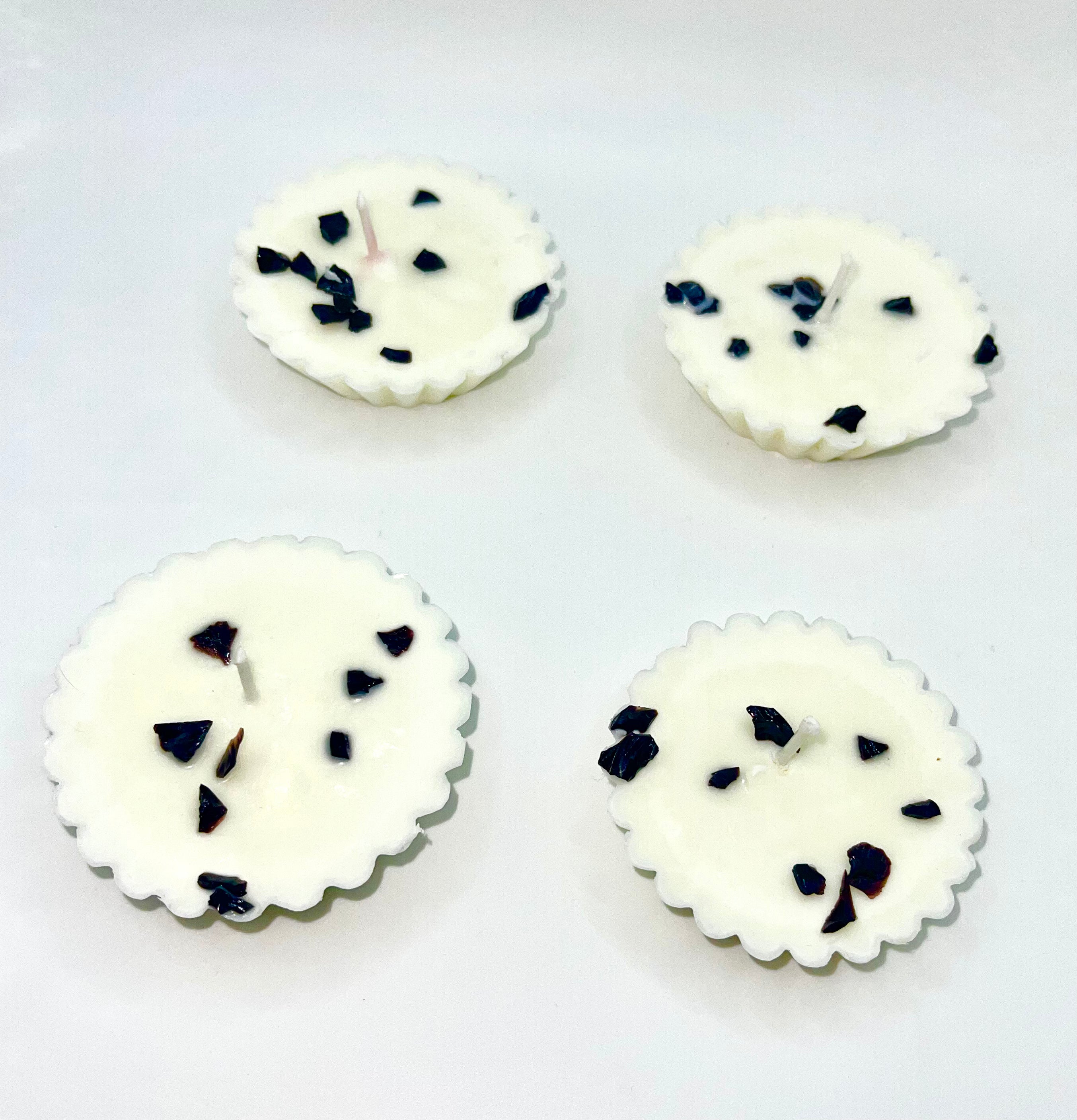 Floating Decor Candle ( Black Stones )